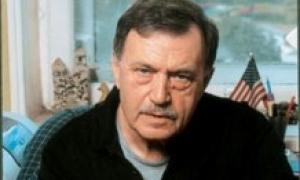 Письменника Василя Аксьонова поховали на Ваганьківському цвинтарі