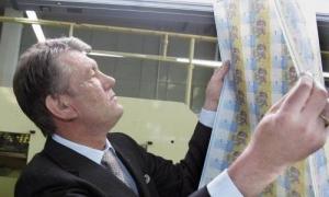 Гривня стрімко падає