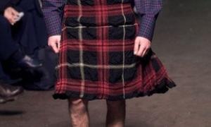 Чоловік подав до суду на поліцію за заборону носити спідницю