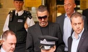 У Джорджа Майкла конфіскували водійські права