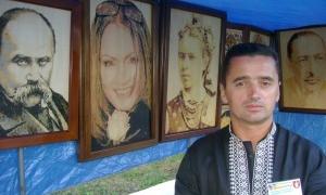 Майстер із Луцька виготовляє портрети за власною технологією