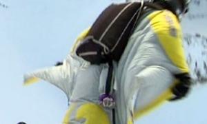 Парашутист упав на гірський схил з висоти 1800 метрів і вижив