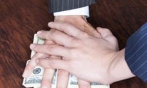 Чиновників Фонду держмайна піймали на хабарі у 40 тисяч доларів