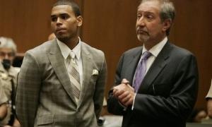 Кріс Браун митиме машини за побиття Ріанни