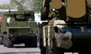 Росія таємно стягнула бойову техніку на околиці Севастополя