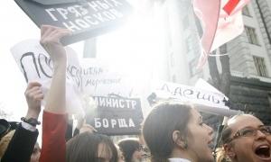 Активістки жіночого руху «FEMEN» штурмували Кабінет міністрів