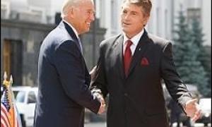 Ющенко хоче вразити Байдена українською демократією