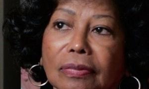 Мати Джексона домагатиметься контролю над статком співака