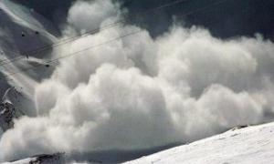 У Таджикистані лавини заблокували 150 машин