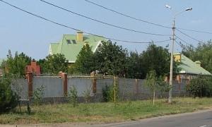 Перша леді України живе на околиці Донецька за 4-метровим парканом