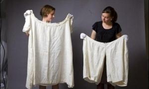 Британцям показали величезну спідню білизну королеви 