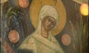На іконі Богородиці у мукачевському монастирі розквітли сухі лілії