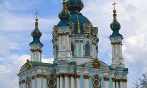 У Києві пограбували Андріївську церкву