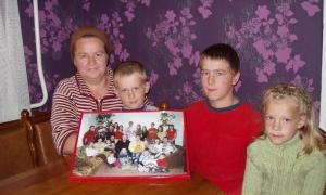 Мама-героїня, окрім 17 дітей, має вже 16 онуків