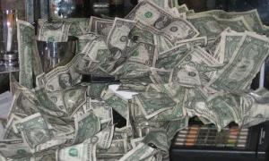 Стрімке падіння гривні продовжилося