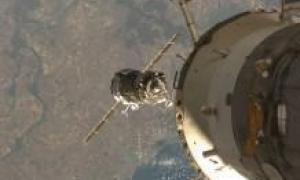 Космічне сміття змусить МКС 