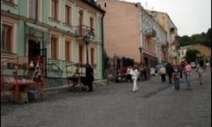 З Андріївського вигнали художників, бо вони не приносять прибутку
