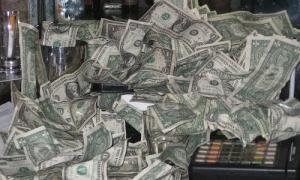 Долар на міжбанку знову підскочив до 8,20 грн