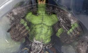 Один з найбільших російських банків рекламує кредитні картки за допомогою орків