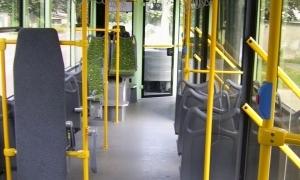 Депутати пропонують штрафувати тих, хто не поступається місцем у транспорті
