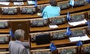 Із сесійної зали Ради зникла партійна символіка
