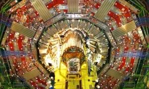 Чергову спробу запустити коллайдер зірвав шматок булки