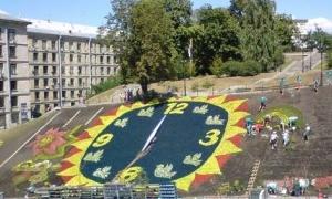 У Києві на 9 травня відкриють квітковий годинник