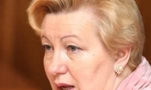 Ульянченко в Хмельницьку область поїхала на електричці: економить
