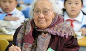 У китайській школі з'явилася 102-літня першокласниця