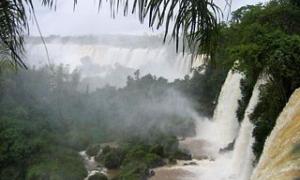 Один із найживописніших водоспадів світу пересихає через засуху