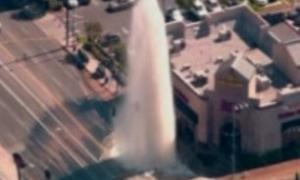 В США посеред проїжджої частини забив фонтан