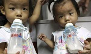 У китайських немовлят від молочних сумішей ростуть груди