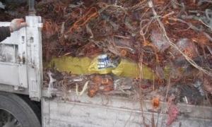 Цигарки виявили під металобрухтом