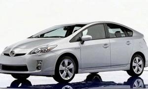 Toyota представила машину, яку заряджають від розетки