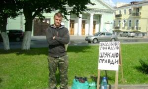 Лучанин два тижні голодує під стінами міської ради
