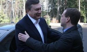 Янукович і Медведєв візьмуть участь в автопробігу на стародавніх авто