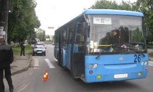 Водій маршрутки наїхав на лучанку