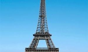 Паризька поліція евакуювала туристів і персонал Ейфелевої вежі