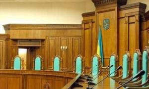 Конституційний Суд відкрив справу про політреформу 2004 року і пішов у відпустку