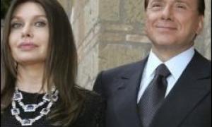 Дружина Берлусконі вимагає розлучення