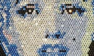 Британські художники роблять картини з діамантів