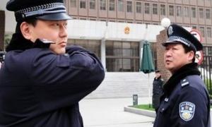 Китайських суддів облили сірчаною кислотою