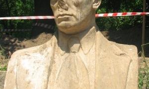В центрі Луцька викопали радянських 