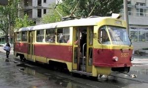 В Одесі трамвай упав на автомобіль