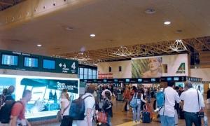 У ЄС дозволять проносити рідину на борт літака