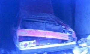 На Донеччині вибух у гаражі підкинув легковик до стелі