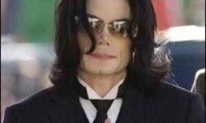 Майкла Джексона поховають в день його народження