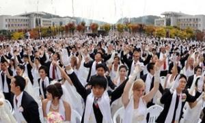 В Південній Кореї одночасно одружилися 20 тисяч людей