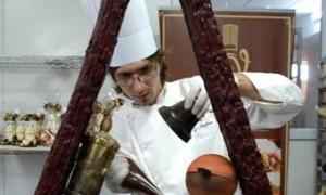 Новорічну ялинку з шоколаду виготовили в Ужгороді