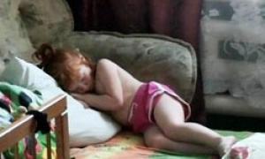 У Херсоні рятувальники МНС визволили з батареї опалення ніжку 3-річної дівчинки